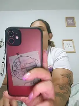 LoreinnFox online show from May 2026 10:04:02 PM