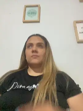 LoreinnFox online show from April 2026 08:22:01 PM