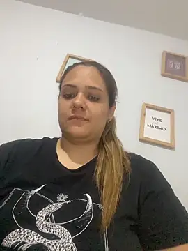 Snapshot of LoreinnFox chatting on April 2026 04:14:01 AM LoreinnFox online show from April 2026 04:14:01 AM