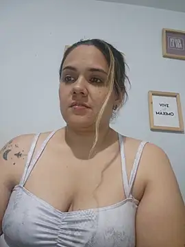 LoreinnFox online show from April 2026 04:06:01 AM