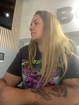 Snapshot of LoreinnFox chatting on April 2026 08:26:02 PM LoreinnFox online show from April 2026 08:26:02 PM