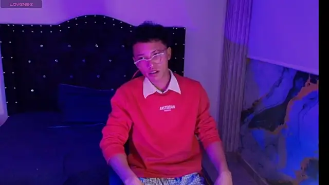 thian blakee online show from December 2025 04:02:02 AM