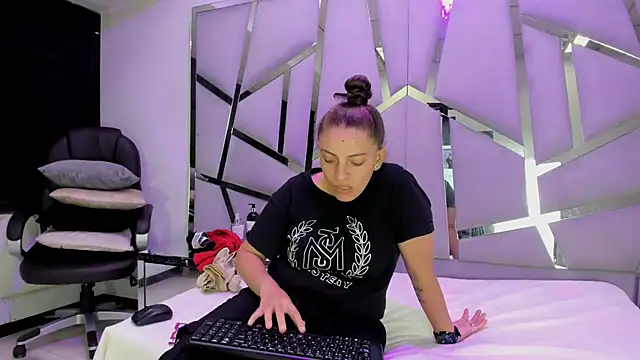 Alyssa Noah online show from April 2026 03:19:01 AM