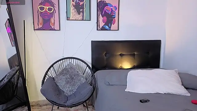 Snapshot of Samanta_Smith01 chatting on February 2026 12:27:01 PM Samanta Smith01 online show from February 2026 12:27:01 PM