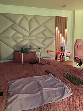 coraline vera online show from April 2026 06:57:01 PM