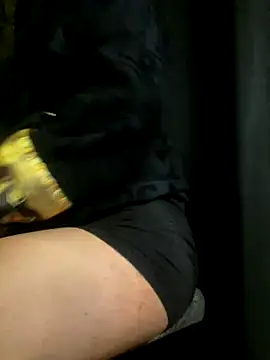 Snapshot of mcylzsd chatting on November 2025 01:17:01 AM mcylzsd online show from November 2025 01:17:01 AM