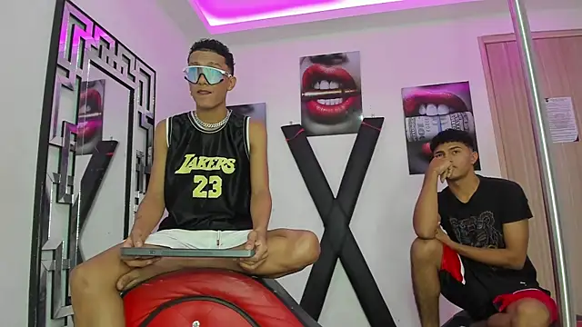 Snapshot of COUPLES_BOYS chatting on November 2025 07:30:01 AM COUPLES BOYS online show from November 2025 07:30:01 AM