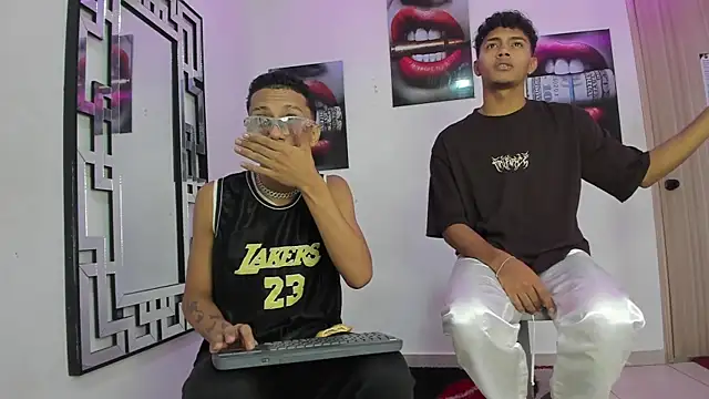 Snapshot of COUPLES_BOYS chatting on December 2025 07:21:01 AM COUPLES BOYS online show from December 2025 07:21:01 AM