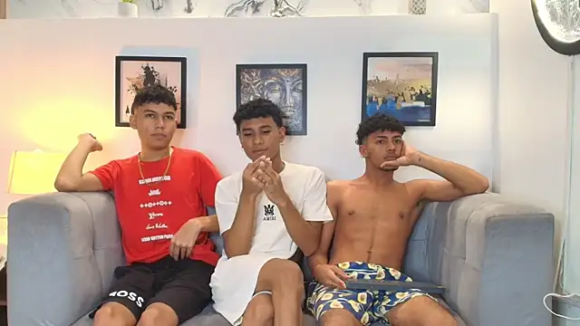 Snapshot of COUPLES_BOYS chatting on February 2026 01:28:01 AM COUPLES BOYS online show from February 2026 01:28:01 AM