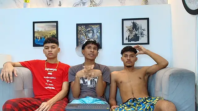 Snapshot of COUPLES_BOYS chatting on March 2026 01:49:02 AM COUPLES BOYS online show from March 2026 01:49:02 AM