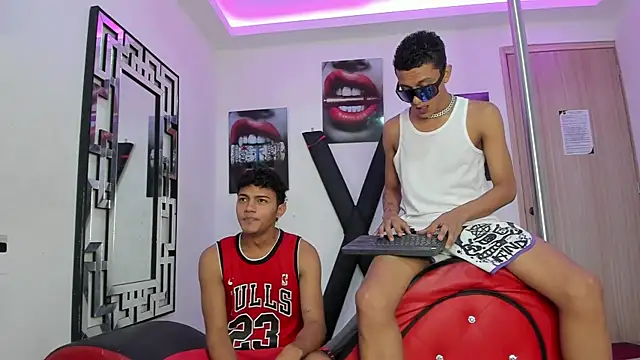 Snapshot of COUPLES_BOYS chatting on November 2025 08:48:02 AM COUPLES BOYS online show from November 2025 08:48:02 AM