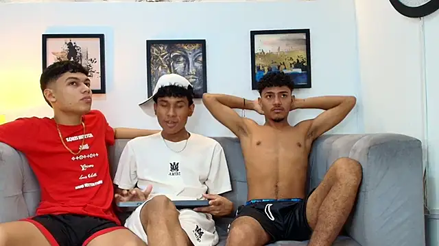 Snapshot of COUPLES_BOYS chatting on March 2026 01:34:01 AM COUPLES BOYS online show from March 2026 01:34:01 AM