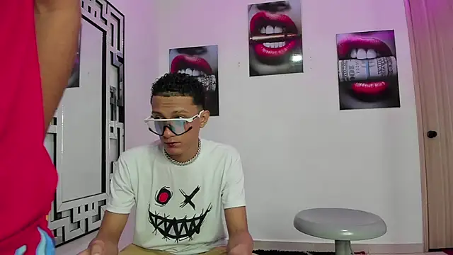 Snapshot of COUPLES_BOYS chatting on December 2025 06:12:02 AM COUPLES BOYS online show from December 2025 06:12:02 AM