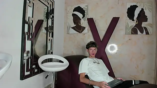 COUPLES BOYS online show from May 2026 07:33:02 PM