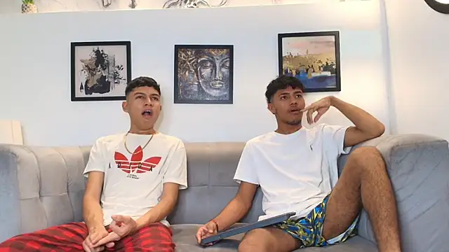 Snapshot of COUPLES_BOYS chatting on February 2026 01:39:01 AM COUPLES BOYS online show from February 2026 01:39:01 AM