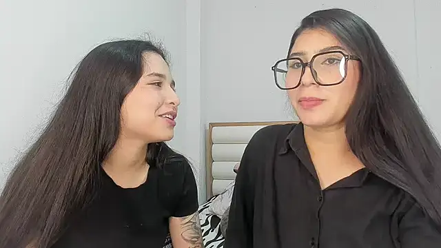 Snapshot of ROUS_SWEET_ chatting on April 2026 04:05:02 AM ROUS SWEET online show from April 2026 04:05:02 AM