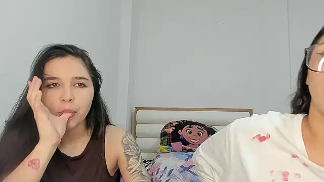 Snapshot of ROUS_SWEET_ chatting on April 2026 01:45:01 AM ROUS SWEET online show from April 2026 01:45:01 AM