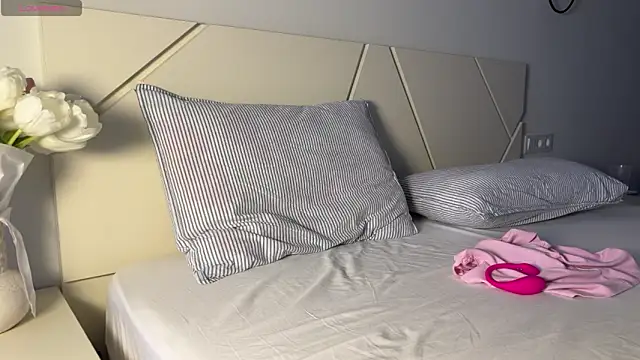 tinyholess online show from February 2026 02:25:01 PM