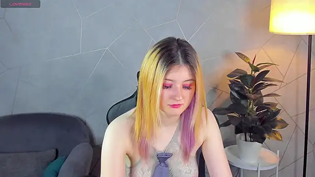 Diana Davis online show from November 2025 04:34:02 AM