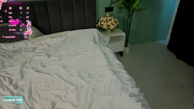 LaurieGutierrez online show from March 2026 05:09:01 AM