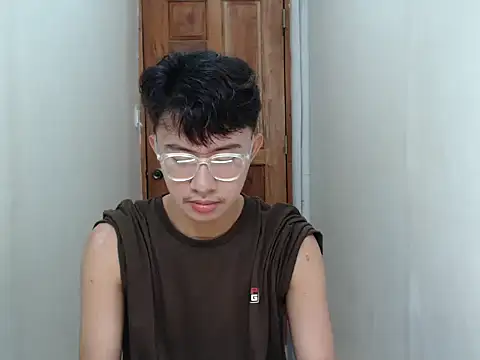 Snapshot of asiantwink0000 chatting on December 2025 04:03:02 AM asiantwink0000 online show from December 2025 04:03:02 AM