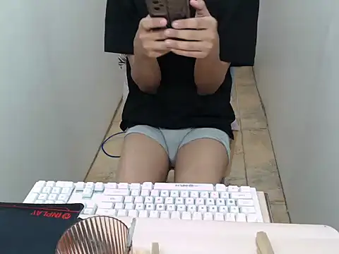 Snapshot of asiantwink0000 chatting on December 2025 04:18:01 PM asiantwink0000 online show from December 2025 04:18:01 PM