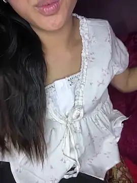 Mayli2x online show from December 2025 04:11:02 PM
