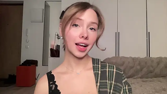 Snapshot of girlfromblushland chatting on January 2026 12:05:02 AM girlfromblushland online show from January 2026 12:05:02 AM