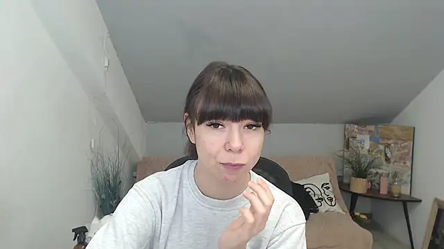 Snapshot of MayaWill chatting on December 2025 12:59:02 PM MayaWill online show from December 2025 12:59:02 PM