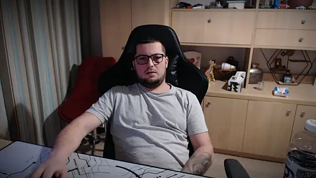 kevinnlovelly online show from December 2025 04:51:01 PM