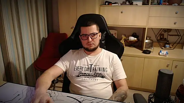 kevinnlovelly online show from December 2025 09:28:01 PM