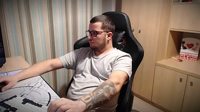 Snapshot of kevinnlovelly chatting on November 2025 06:19:01 PM kevinnlovelly online show from November 2025 06:19:01 PM