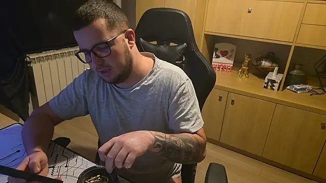 kevinnlovelly online show from February 2026 09:09:02 PM