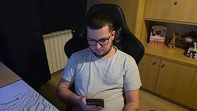 kevinnlovelly online show from February 2026 02:18:02 AM