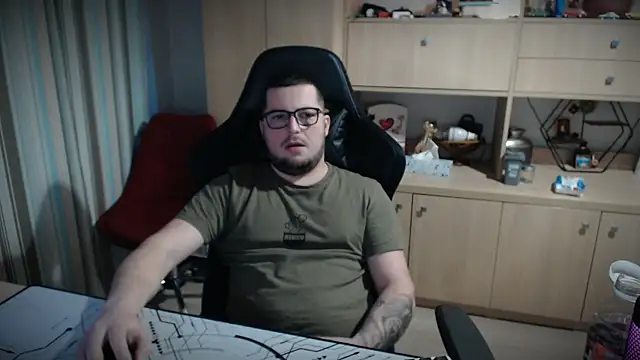 kevinnlovelly online show from December 2025 02:32:02 PM