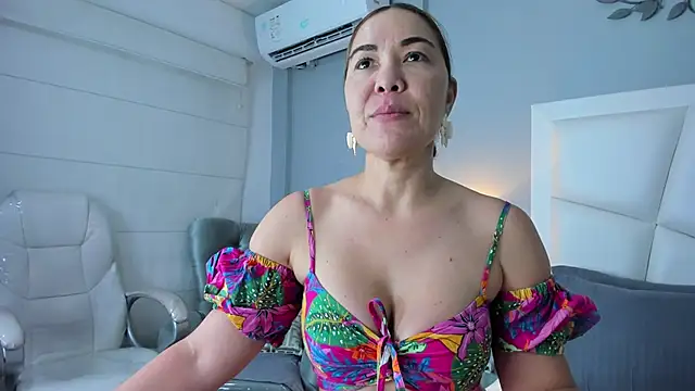 AnnaJaimes online show from April 2026 11:55:01 PM