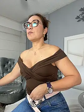 AnnaJaimes online show from April 2026 08:15:02 PM