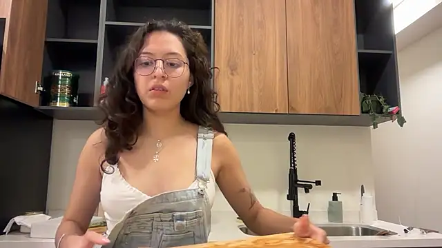Snapshot of Alicatcua_ chatting on July 2026 02:01:02 AM Alicatcua online show from July 2026 02:01:02 AM