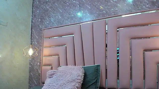 HOTTIE MIA  online show from December 2025 07:27:01 PM