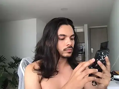 Snapshot of Lukathin chatting on November 2025 08:42:02 PM Lukathin online show from November 2025 08:42:02 PM