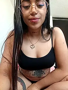 Violett  Rose online show from December 2025 03:25:01 PM