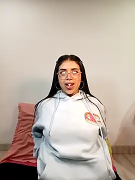 Snapshot of Violett__Rose chatting on December 2025 02:34:02 AM Violett Rose online show from December 2025 02:34:02 AM