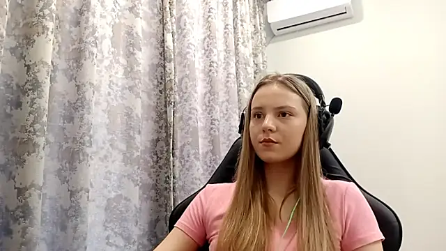 CrackShirker online show from December 2025 08:07:01 AM