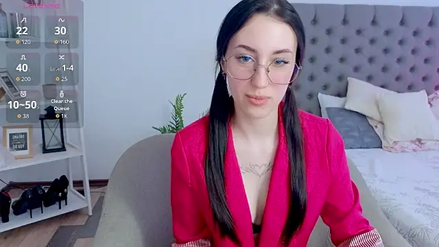 Snapshot of Miss__Linn chatting on February 2026 12:35:01 PM Miss Linn online show from February 2026 12:35:01 PM