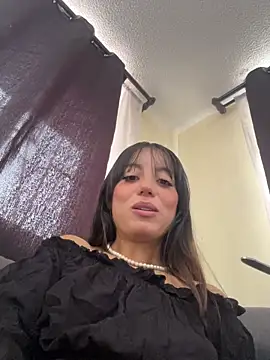 Mia fiire online show from February 2026 07:15:01 PM