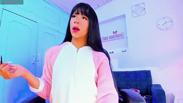 Hot Darliing online show from January 2026 01:15:01 PM