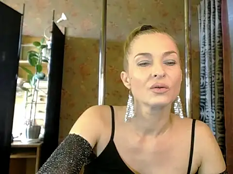 Soniakiss online show from April 2026 01:45:01 PM