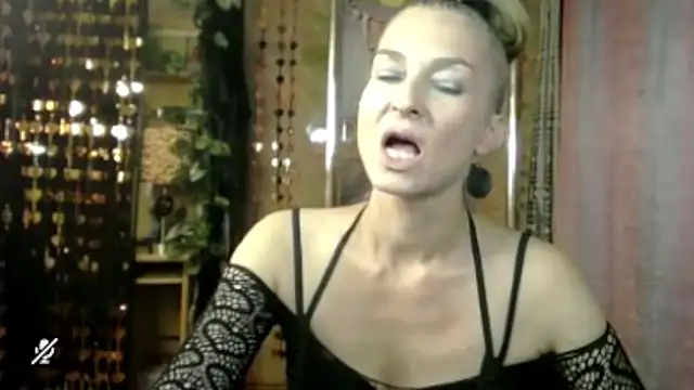 Soniakiss online show from July 2026 01:51:01 PM