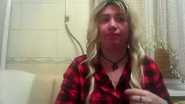 Snapshot of ClaireShannon chatting on December 2025 05:37:02 PM ClaireShannon online show from December 2025 05:37:02 PM