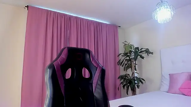 Emmaa Queen  online show from January 2026 07:20:01 PM